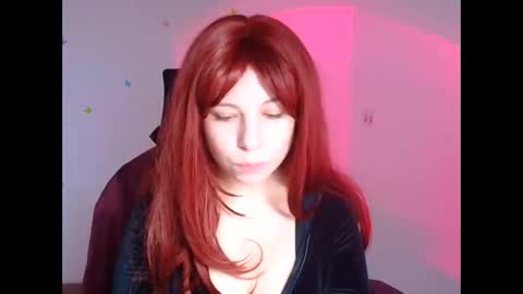 Snapshot of elise_kissu_ chatting on 10/13/25, 11:32 Alice online show from 10/13/25, 11:32