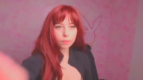 Snapshot of elise_kissu_ chatting on 10/22/25, 11:43 Alice online show from 10/22/25, 11:43