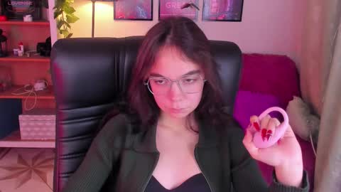 Snapshot of elise_noir chatting on 10/14/25, 04:41 Elise online show from 10/14/25, 04:41