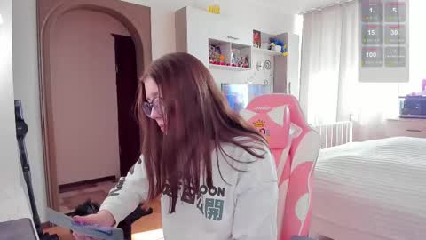 Elise    online show from 02/28/25, 10:30