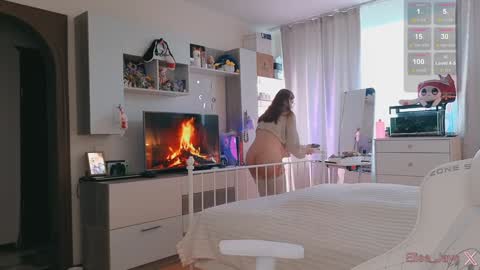 Elise    online show from 09/14/25, 12:37