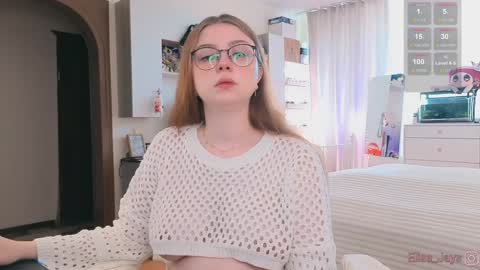 Elise    online show from 09/22/25, 12:07