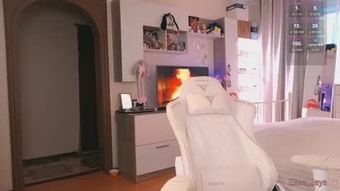 Elise    online show from 10/17/25, 12:08