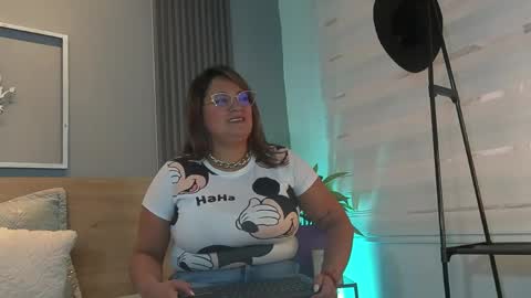 Snapshot of eliseplayboobs chatting on 05/11/26, 05:10 Elise Play Boobs online show from 05/11/26, 05:10