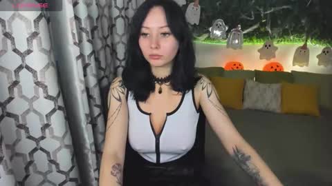 Snapshot of eliseroyalty chatting on 11/04/25, 10:14 EliseRoyalty online show from 11/04/25, 10:14