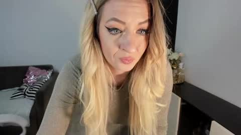 Snapshot of elissavibe chatting on 01/19/25, 11:45 Elisa  Promotion   online show from 01/19/25, 11:45