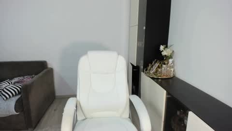 Snapshot of elissavibe chatting on 02/20/25, 10:48 Elisa  Promotion   online show from 02/20/25, 10:48