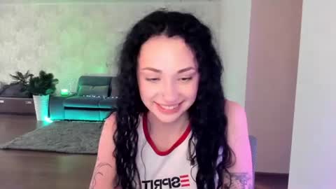Snapshot of elisskriter chatting on 06/12/26, 12:15 Eliss online show from 06/12/26, 12:15