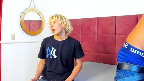 Valentino Konny y Jhon online show from 05/26/26, 08:05
