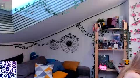 Snapshot of eliteeros chatting on 05/11/26, 02:45 EliteEros online show from 05/11/26, 02:45