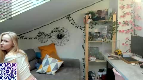 Snapshot of eliteeros chatting on 05/22/26, 12:11 EliteEros online show from 05/22/26, 12:11