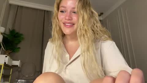 Stephanie online show from 05/18/26, 07:09