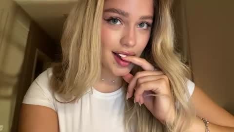 Stephanie online show from 06/10/26, 08:52