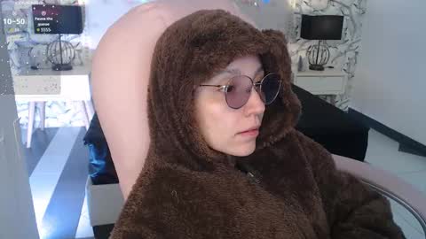 Eliza online show from 11/16/25, 07:08