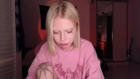 Snapshot of eliza_sadcat chatting on 10/09/25, 06:17 Elizabeth online show from 10/09/25, 06:17