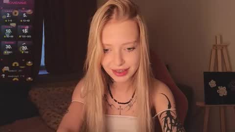 Snapshot of eliza_sadcat chatting on 11/18/25, 12:42 Elizabeth online show from 11/18/25, 12:42