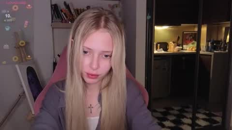 Snapshot of eliza_sadcat chatting on 12/17/25, 02:45 Elizabeth online show from 12/17/25, 02:45