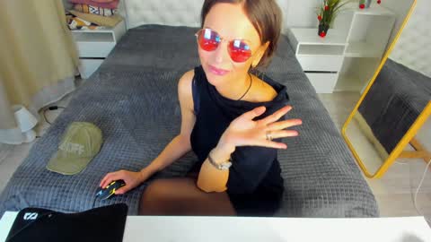 Elizabethangel online show from 12/15/24, 11:09