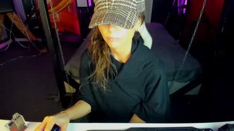 Elizabethangel online show from 01/19/25, 08:51