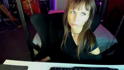 Elizabethangel online show from 02/01/25, 09:19
