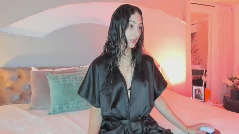 Snapshot of elizabeth_clark_ chatting on 10/28/25, 08:11 Eli online show from 10/28/25, 08:11