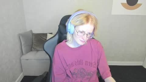 Snapshot of elizabeth_harpper chatting on 09/19/25, 01:07 Elizabeth online show from 09/19/25, 01:07