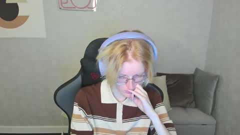 Snapshot of elizabeth_harpper chatting on 09/20/25, 01:28 Elizabeth online show from 09/20/25, 01:28