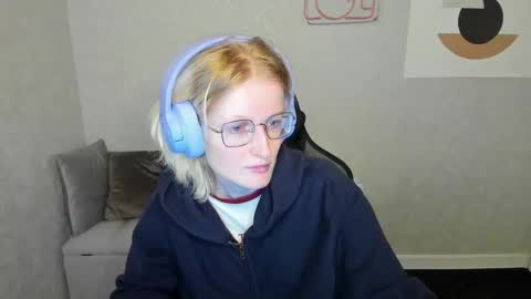 Snapshot of elizabeth_harpper chatting on 09/22/25, 12:56 Elizabeth online show from 09/22/25, 12:56