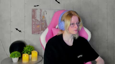 Snapshot of elizabeth_harpper chatting on 11/04/25, 01:05 Elizabeth online show from 11/04/25, 01:05