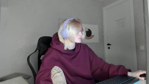 Snapshot of elizabeth_harpper chatting on 11/10/25, 01:15 Elizabeth online show from 11/10/25, 01:15