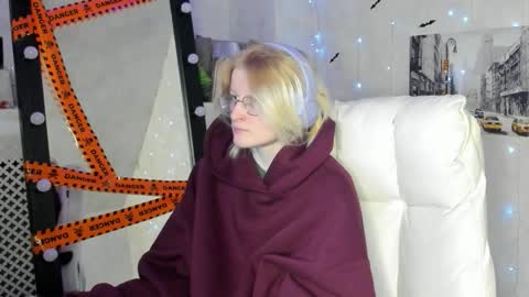 Snapshot of elizabeth_harpper chatting on 11/11/25, 01:38 Elizabeth online show from 11/11/25, 01:38