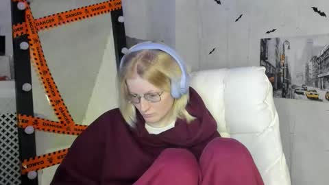 Snapshot of elizabeth_harpper chatting on 11/12/25, 02:23 Elizabeth online show from 11/12/25, 02:23