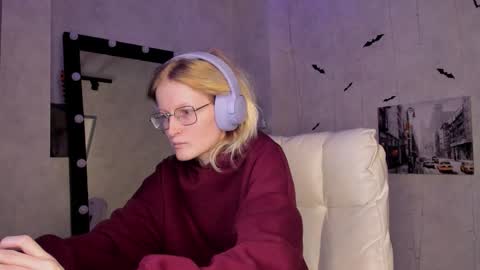 Snapshot of elizabeth_harpper chatting on 11/17/25, 01:11 Elizabeth online show from 11/17/25, 01:11