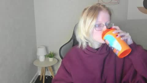 Snapshot of elizabeth_harpper chatting on 11/18/25, 01:11 Elizabeth online show from 11/18/25, 01:11