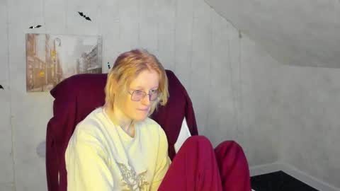 Snapshot of elizabeth_harpper chatting on 11/19/25, 01:49 Elizabeth online show from 11/19/25, 01:49