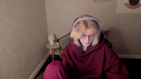 Snapshot of elizabeth_harpper chatting on 11/22/25, 01:26 Elizabeth online show from 11/22/25, 01:26