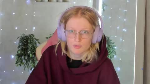 Snapshot of elizabeth_harpper chatting on 11/24/25, 01:05 Elizabeth online show from 11/24/25, 01:05