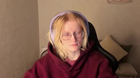 Snapshot of elizabeth_harpper chatting on 11/25/25, 01:05 Elizabeth online show from 11/25/25, 01:05