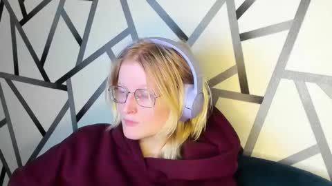 Snapshot of elizabeth_harpper chatting on 11/26/25, 01:17 Elizabeth online show from 11/26/25, 01:17