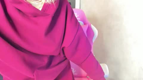 Snapshot of elizabeth_harpper chatting on 12/01/25, 12:59 Elizabeth online show from 12/01/25, 12:59