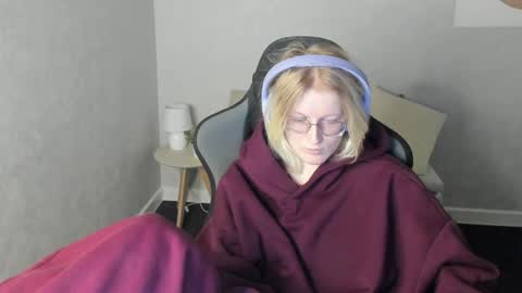 Snapshot of elizabeth_harpper chatting on 12/02/25, 01:00 Elizabeth online show from 12/02/25, 01:00