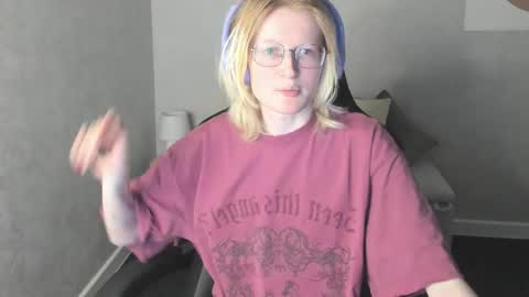 Snapshot of elizabeth_harpper chatting on 12/05/25, 02:09 Elizabeth online show from 12/05/25, 02:09