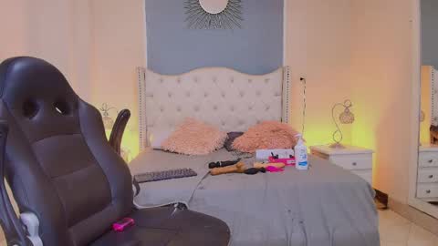 Snapshot of elizabeth_santos1 chatting on 05/30/26, 10:12 Elizabeth online show from 05/30/26, 10:12