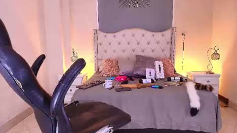 Elizabeth  online show from 07/21/26, 11:29
