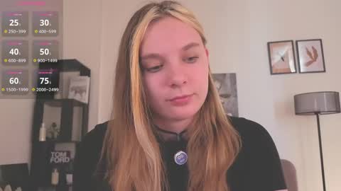 Elizabeth online show from 06/06/26, 01:11