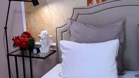 Elizabeth online show from 06/19/26, 04:11