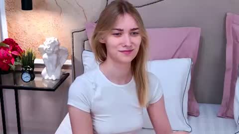 Elizabeth online show from 07/25/26, 04:15