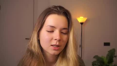 Snapshot of elizabethennals chatting on 09/15/25, 06:19 Elizabeth online show from 09/15/25, 06:19