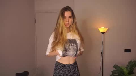 Snapshot of elizabethennals chatting on 09/17/25, 06:42 Elizabeth online show from 09/17/25, 06:42