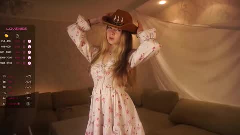 Snapshot of elizabethennals chatting on 10/03/25, 04:37 Elizabeth online show from 10/03/25, 04:37